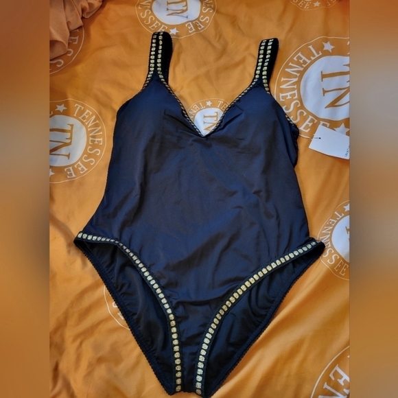 NWT Gibson latimer Europe black 1pc swim  large trim in gold - Picture 9 of 16